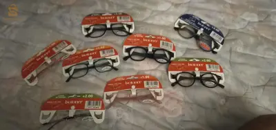 LOT DE LUNETTES/ MONTURES ×225 PCS