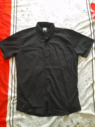 Chemise taille L neuve 1500 DA😎😍