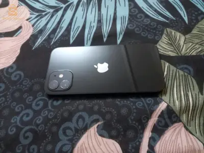 Iphone 12🖤 128gb 78%🔋 hja chba lah ybrk etat 9.5/10 nbi3 wla nbdal wyzidoni rh byn f tsawir 💫