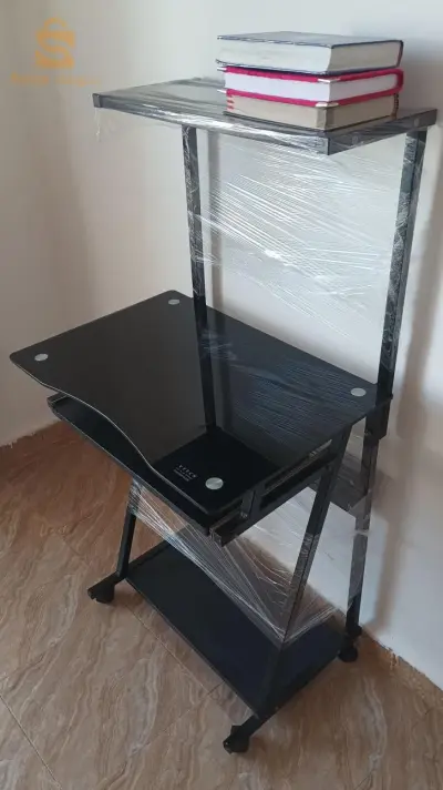 Table PC en verre Très bon état جديدة شابة بزاف مرحبا بكم 😍✅
