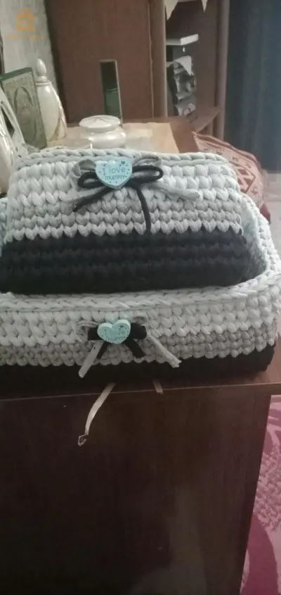services de coiffeuse /des nappes/paniers en crochet
