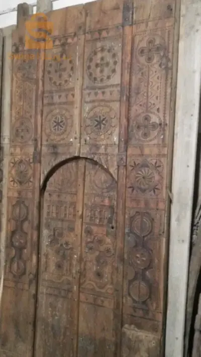 très ancien porte berbère de la région de cheikh Al mokrani kiki