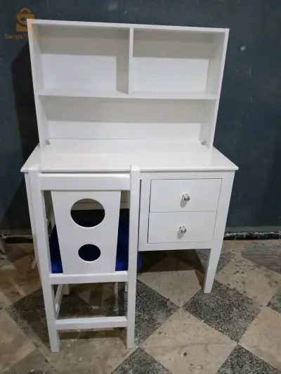 مكتب خشب احمر