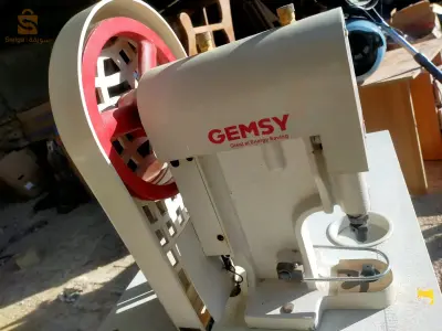 machine pose boutons/ anneau à pression