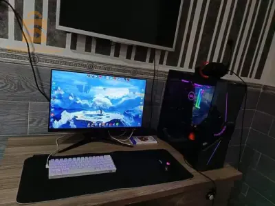 Nbi3 pc wahdeh*
Cpu:Ryzan 5 5600
Mobo:Aorus x470 ultra gaming
Gpu:rx 6600xt original xfx 3 ventilo
Psu: msi 750w gold 
Stockage: ssd 258gb / hdd 1tb
Case : entec high-end 
Rams: 16gb 3600mhz XPG
Gae b les boîtes hata case
Keyboard redragon
Mousse Logitech G Pro shroud edition
Écran aoc 165hz ips 24p
Casque hyperx cloud 2