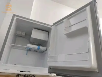 Refrigerateur mini bar Raylan 
disponible
 dimensions with packagé : 460x490x528
Weight with packagé : 14.5 kg
Global volume : 48L
La couleur : blanc