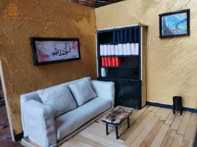 Maison de poupée dans un coin