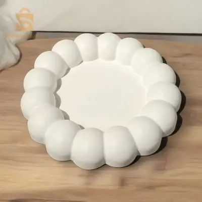 Un plat pour placer accessoires et décorations