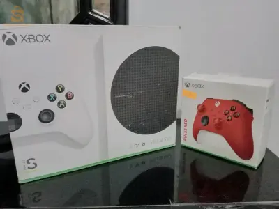 Xbox série s avec 2 manette utiliser 3 mois
