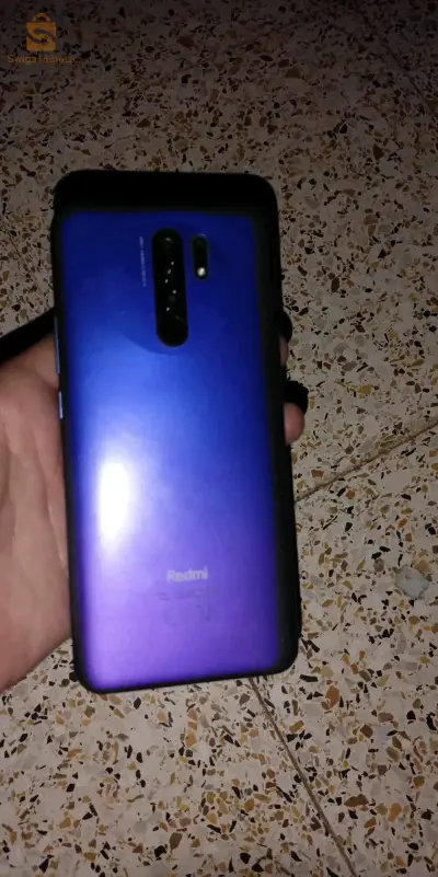 redmi 9 
état 9/10
jamais tfth 
kolch ymchi riglo 
avec la boit et chargeur complet et pochette 
0778228018