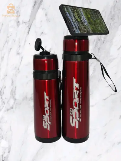 bouteille d'eau de sport avec un support de téléphone