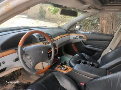 مرسيدس S500 v8 essence 300ch.
سيارة ما شاء الله فيها صبيغة كلش يمشي
 نبيع و نبرز. سلام