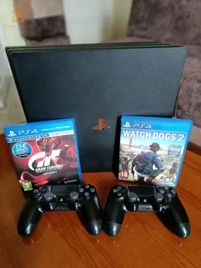 PS4 PRO + 2 MANETTES ORIGINALES V2 + JEUX