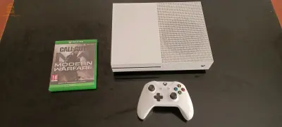 console xbox one + manette 🕹️ avec batterie et file + cd
