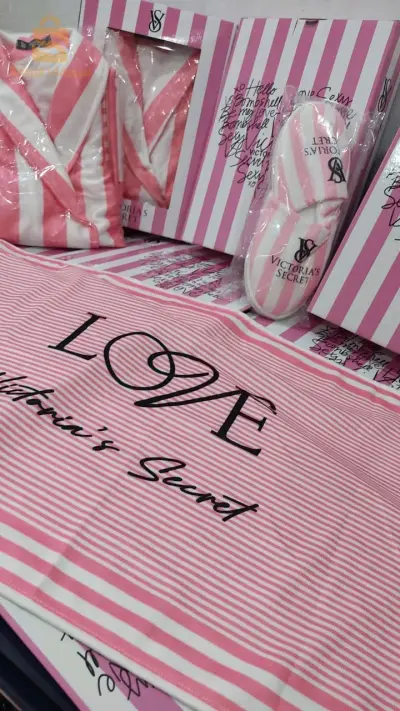 pack coffrets victoria's secret 3pcs 🇹🇷🎁♥️🥰
( sortie de bain + serviette & pantoufles )