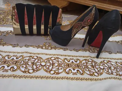 أحذية مستعملة في حالة جيدة للبيع