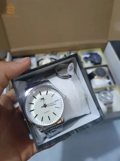 ساعة كلاسيكية للرجال و ابنساء