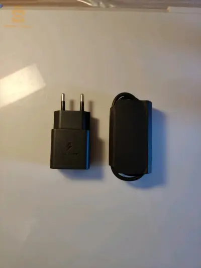 chargeur Samsung original fast charge 15 watts 
شاحن سامسونج اصلي شحن سريع 15 واط