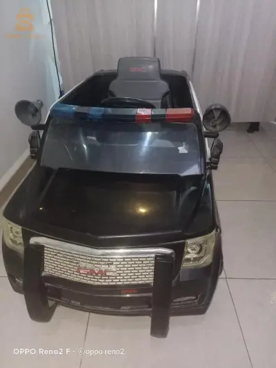 سيارة اطفال للبيع في حالة جيدة مرحبا بيكم