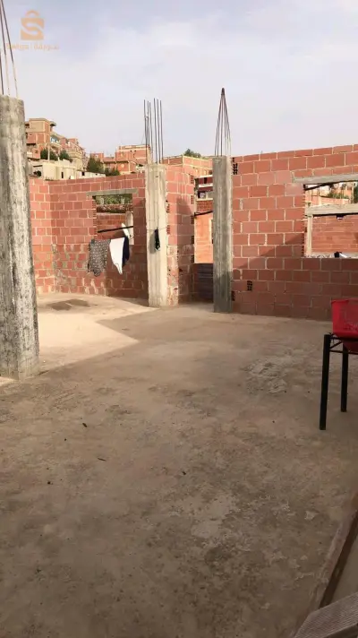 منزل للبيع في الحامة بوزيان حي بوعصيدة الغيران عقد عرفي في تسوية ماء غاز كهرباء
