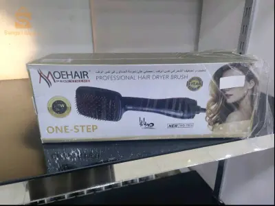 مشط كهربائي يعمل لترطيب الشعر