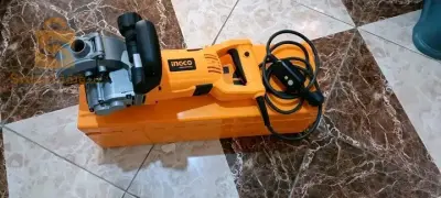 رينياريز  آلة حفر الجدران لتثبيت كيبلات الكهرباء أو أنابيب الماء  الحالة جد جيدة 
النوعية : إنكو 
القوة : 3000 w�
 الدورة 6500 /min
عدد الديسكات : 5
خادم بيها دار وحدة  في حالة جد جيدة منهارك خدام
السعر  23000
رقم الهاتف 0770452913  / 0698587382