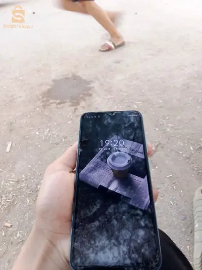 هاتف للبيع في حالة جيدة