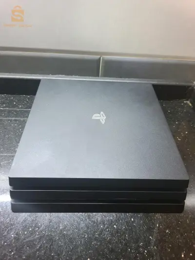 PS4 pro + mannete originale + callefdeti black ops 3+clavier cadeau