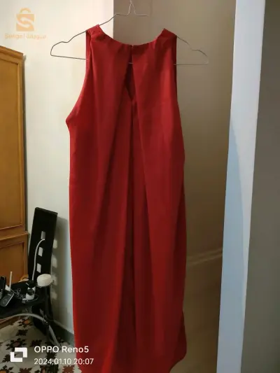Robe Rouge pour fête portée 3 à 4 fois