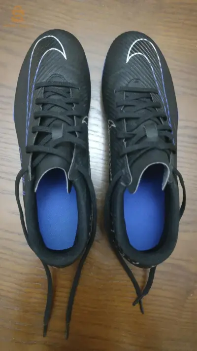 قابل للتفاوض soulier gason (crampon).          size 40.5