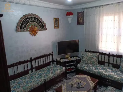 سكن f3أرضية للبيع ولاية المدية بلدية ذراع سمار 
ملكية
 المساحة الإجمالية حوالي 3أر  
مساحة السكن 12 م/8م بعقد الملكية 
مساحة الكلكاصة 15م/8م راهي فالتسوية 
كما يتوفر على وسط الدار اللي راهو فالصورة 
قريب من الدرك الوطني ، المسجد ، المدرسة ،المتوسطة والثانوية وأيضا المركز الصحي ، النقل وحتى المكتبة 
الأهم والله على ما أقول شهيد الجيران ماشاء الله
المهتم يتصل   0782962611