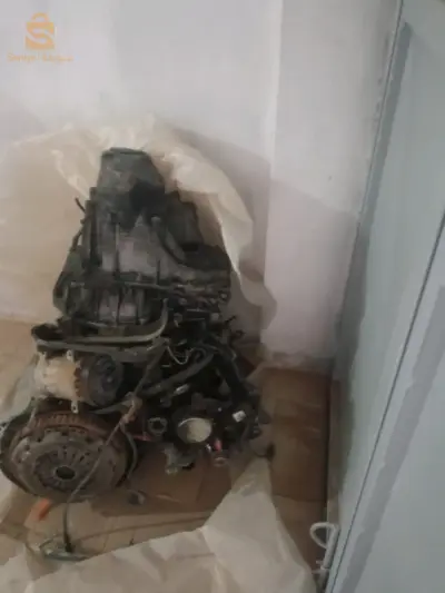 Moteur clio 4 grand complet STD 1.5 dci démarreur avant avec la boîte