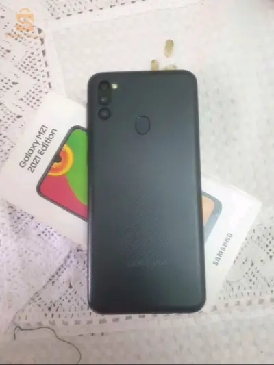 galaxy m21 2021 bon occasion m3awed lafficheur etat 9/10 avec incasable antishok et chargeur dhorigine li isawem mlih bsahtou