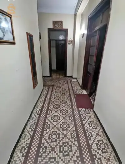 un villa de 420m et 3 locaux 6 pièces en plein centre ville Mostaganem exactement a mont plaisir