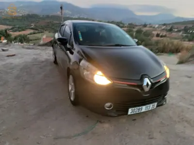 une très belle clio4 fiha raccord f bab arrière côte tt