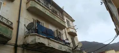 للبيع
