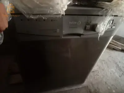 je met à vendre cette machine à vaisselle  marque européenne
