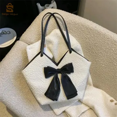 The rare women's bag in the Algerian market.