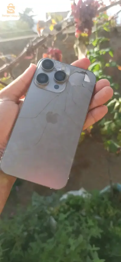 iphone xr dans la coque d'iphone 15 pro