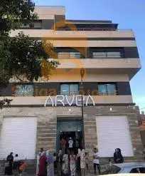 مرحبا، سأقدم نفسي.  أعمل مع شركة تجارية في وهران مقر بيرجير.  إذا كنت مهتما اتصل بي على هذا الرقم 0656576789