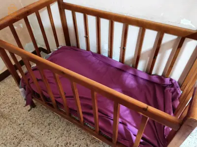 Bon lit bébé en bois à vendre
contacte
0776329332