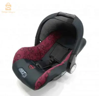 Siège auto bébé à motifs

 0+ (0-13kg) - PRESS ABC, Très beau maxi cosi pour votre ange, de la naissance à 13 KG. Marque Baby no. Fabrication Algérienne. il facilite vos déplacements et aide votre bébé à être dans la voiturr