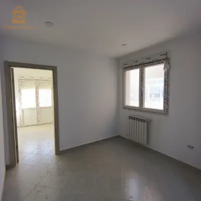 للبيع F4