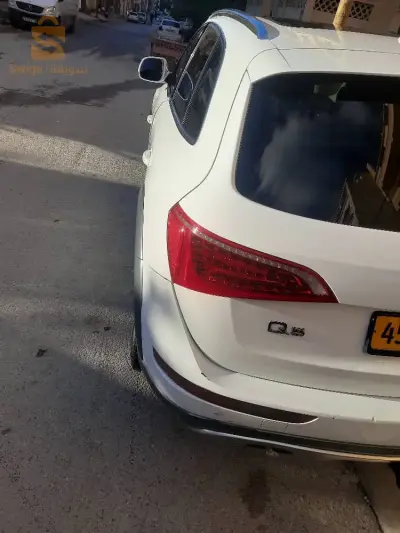 voiture audi Q5 blanche