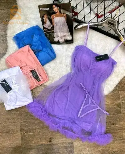 Robe de nuit et fête intime