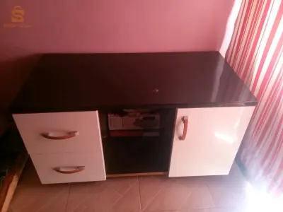 طاولة تلفاز