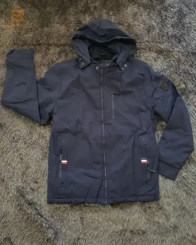 Veste imperméable مقطنة من الداخل ✅😍Tailles : S - M - L - XL - XXL 🤍Prix : promotion(كمية محدودة) ✅ 4500da 😍Livraison disponible 📦للطلب تواصل معنا على الخاص ✅❤️‍🔥متجرنا الإلكتروني يرحب بكم❤️‍🔥