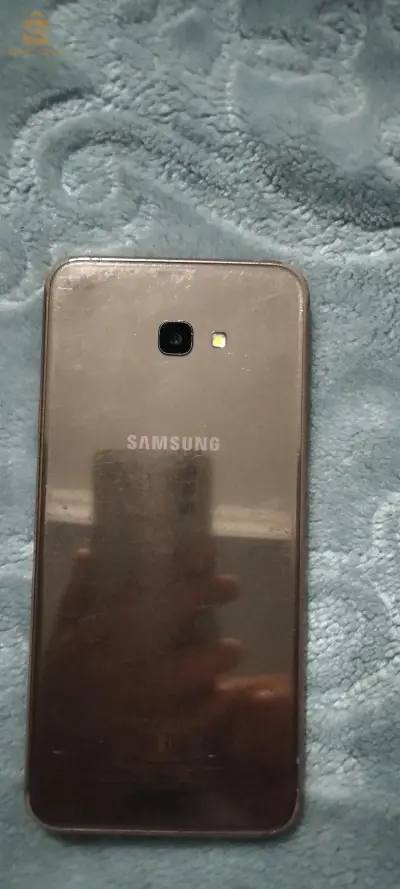 Samsung J4+.