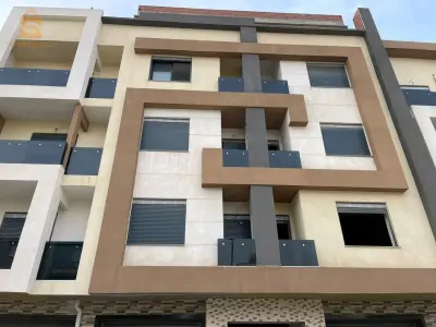 ما تراطيش لافار عندي F2 
 عيطلي بلاك تكون مكتوبك 590 مليون