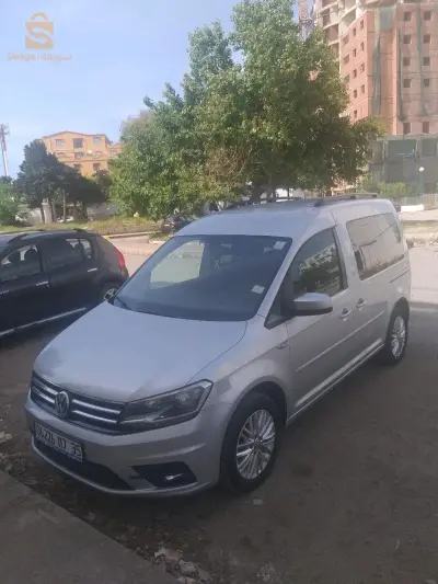 سيارة نظيفة بالزاف 00 صبيغة 00 عوادة 
0770401052